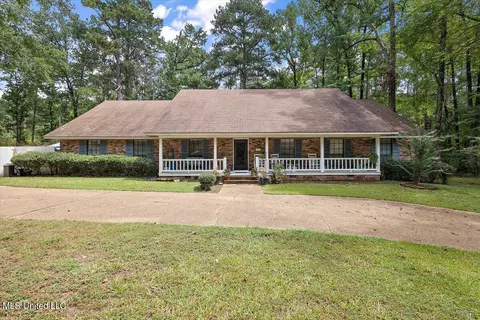 11 Rob Ln, Jackson, MS 39212