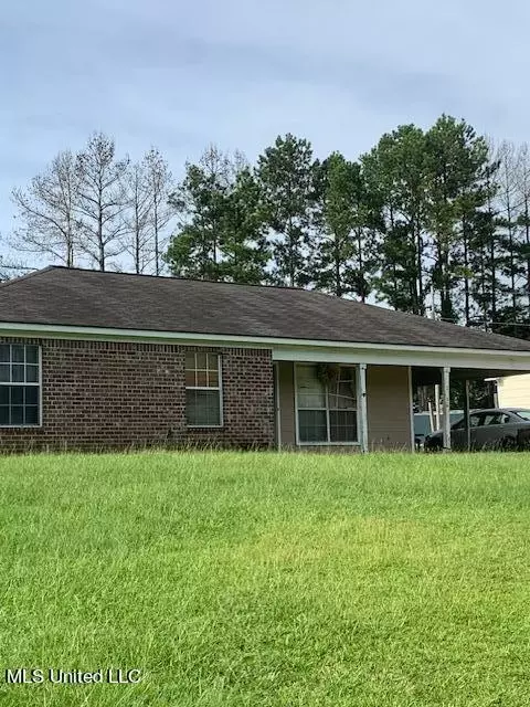 218 Phyllis Ann Dr, Crystal Springs, MS 39059