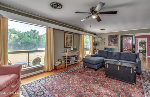 Living - 798 E Fourth Ave, Morton, MS 39117 photo 2 of 3
