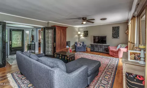 Living - 798 E Fourth Ave, Morton, MS 39117 photo 1 of 3