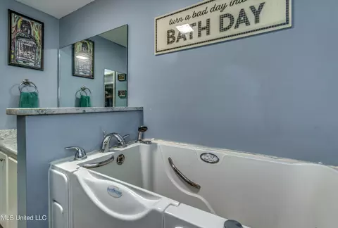 Bath - 798 E Fourth Ave, Morton, MS 39117 photo 5 of 5