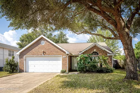 3621 Reeves Ln, Ocean Springs, MS 39564