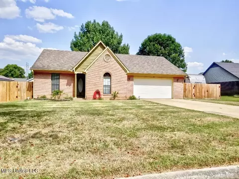 5232 Plum Tree Dr, Southaven, MS 38671