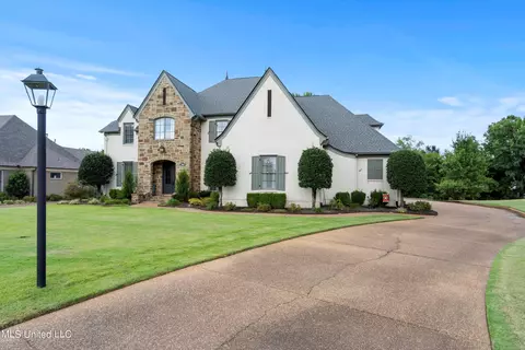 4733 W Robinson Loop, Olive Branch, MS 38654 photo 2