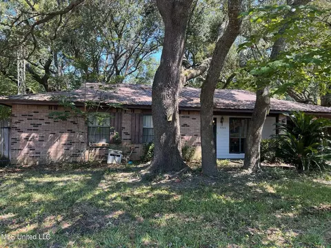 8528 Mermaid Ave, Ocean Springs, MS 39564