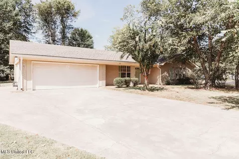 4 Alta Vista Cir, Greenwood, MS 38930