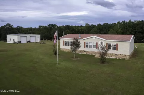 33 Tobacco Rd, Poplarville, MS 39470