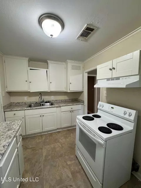 556 Robinhood Rd, Jackson, MS 39206 photo 7