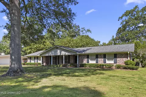 210 Rollingwood Dr, Jackson, MS 39211
