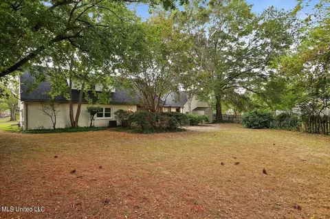 Exterior - 1724 Plantation Blvd, Jackson, MS 39211 photo 7 of 11