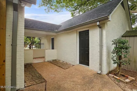 Exterior - 1724 Plantation Blvd, Jackson, MS 39211 photo 10 of 11