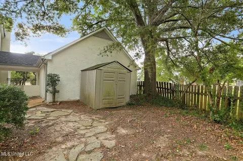 Exterior - 1724 Plantation Blvd, Jackson, MS 39211 photo 9 of 11