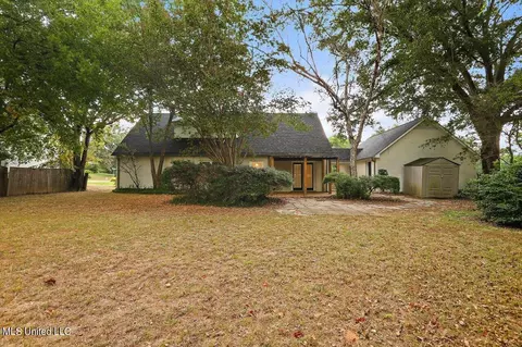Exterior - 1724 Plantation Blvd, Jackson, MS 39211 photo 6 of 11