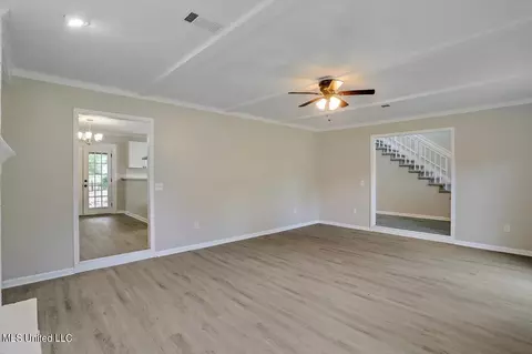 Living - 1724 Plantation Blvd, Jackson, MS 39211 photo 2 of 5