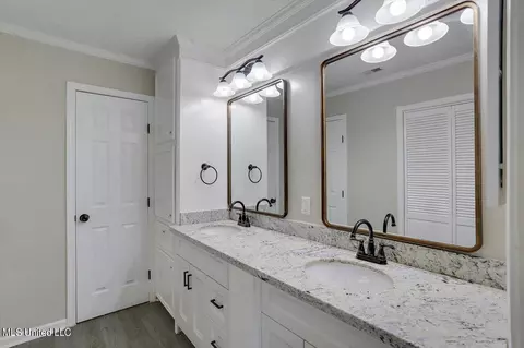 Bath - 1724 Plantation Blvd, Jackson, MS 39211 photo 1 of 5