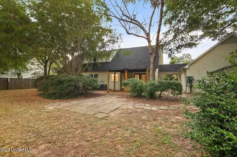 Exterior - 1724 Plantation Blvd, Jackson, MS 39211 photo 8 of 11