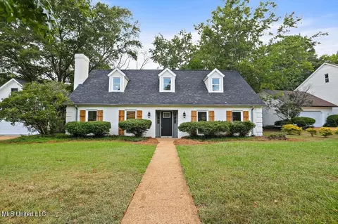 1724 Plantation Blvd, Jackson, MS 39211