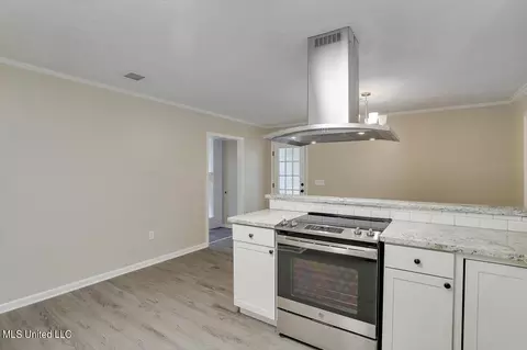 Kitchen - 1724 Plantation Blvd, Jackson, MS 39211 photo 1 of 3