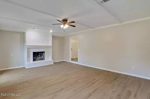 Living - 1724 Plantation Blvd, Jackson, MS 39211 photo 4 of 5