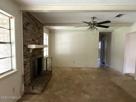 Living - 2064 Monaco St, Jackson, MS 39204 photo 4 of 5