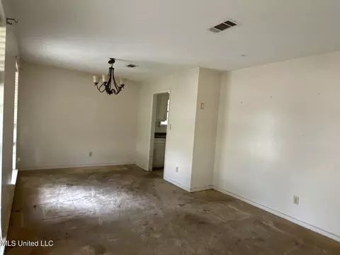 Living - 2064 Monaco St, Jackson, MS 39204 photo 3 of 5