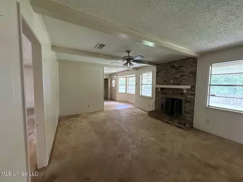 Living - 2064 Monaco St, Jackson, MS 39204 photo 5 of 5