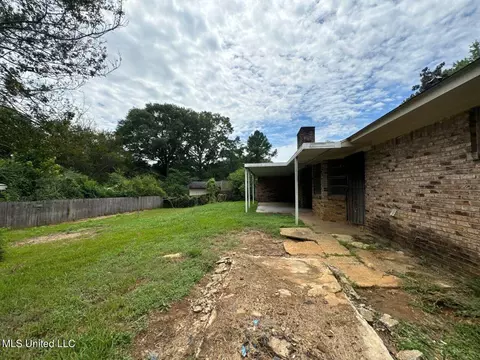 Exterior - 2064 Monaco St, Jackson, MS 39204 photo 2 of 3
