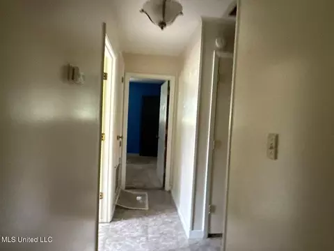 Entry Way - 2064 Monaco St, Jackson, MS 39204 photo 2 of 2