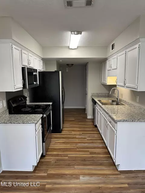 Kitchen - 106 Windchase Dr, Brandon, MS 39042 photo 1 of 1