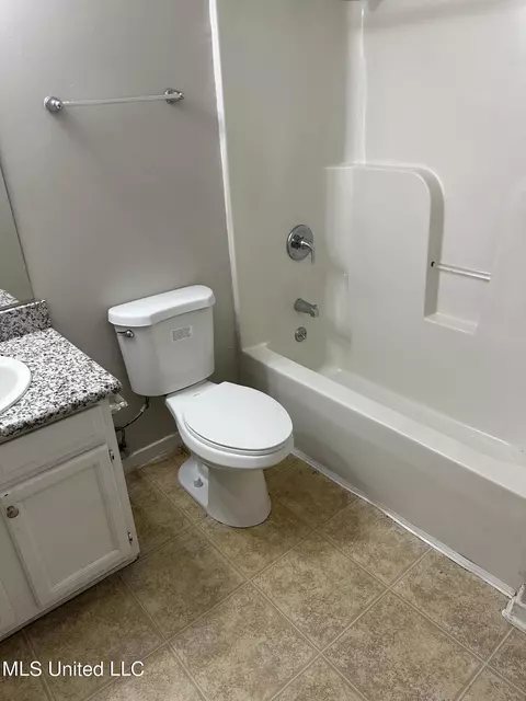 Bath - 106 Windchase Dr, Brandon, MS 39042 photo 1 of 3