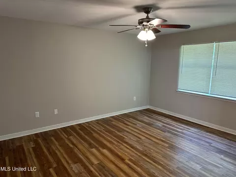 Living - 106 Windchase Dr, Brandon, MS 39042 photo 2 of 2