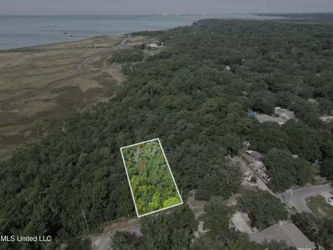 45 S 11th St, Ocean Springs, MS 39564