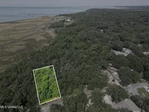 46 S 11th St, Ocean Springs, MS 39564