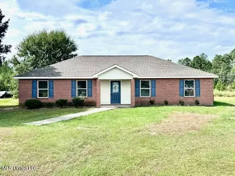 5856 Chantilly Ln, Lucedale, MS 39452