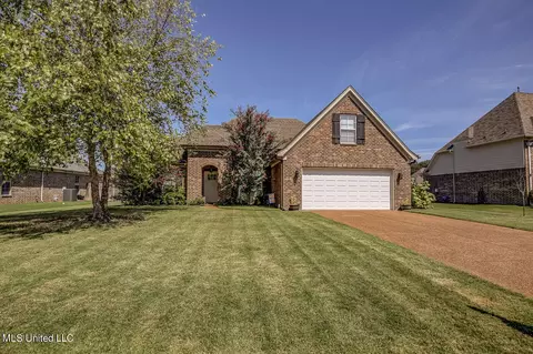 3074 Bramble Crest Dr, Southaven, MS 38672