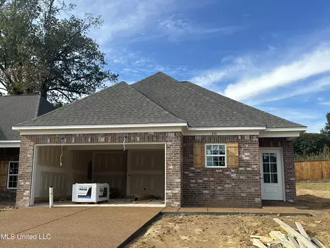 436 Flower Garden Dr, Southaven, MS 38671
