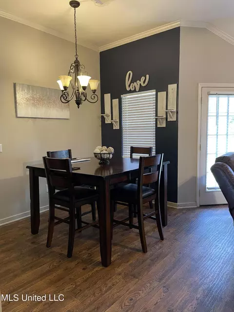 Dining - 160 Dakota St, Byram, MS 39272 photo 1 of 1