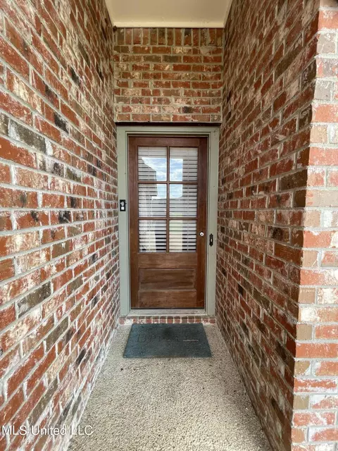 Entry Way - 160 Dakota St, Byram, MS 39272 photo 1 of 3