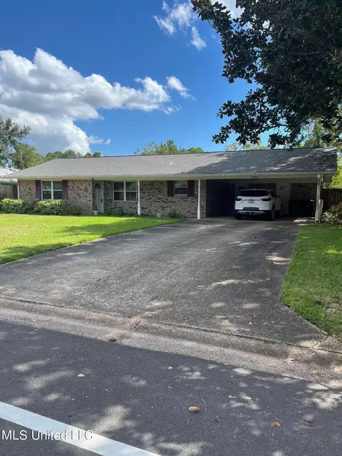 12409 Hanover Dr, Ocean Springs, MS 39564