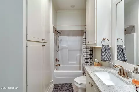 Bath - 201 Baleigh Dr, Canton, MS 39046 photo 9 of 9