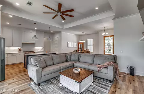 Living - 201 Baleigh Dr, Canton, MS 39046 photo 4 of 5