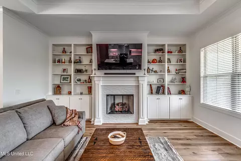Living - 201 Baleigh Dr, Canton, MS 39046 photo 2 of 5