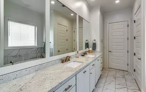 Bath - 201 Baleigh Dr, Canton, MS 39046 photo 2 of 9