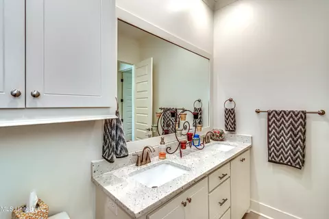 Bath - 201 Baleigh Dr, Canton, MS 39046 photo 6 of 9