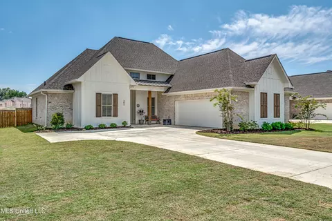 Exterior - 201 Baleigh Dr, Canton, MS 39046 photo 2 of 13