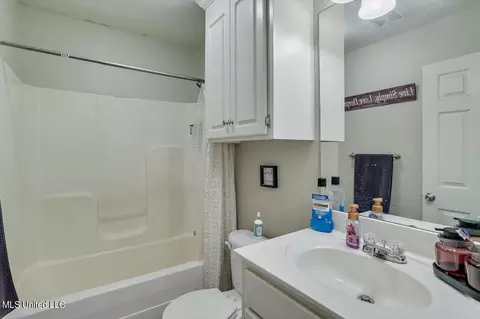 Bath - 156 Cedar Spring Cir, Pearl, MS 39208 photo 3 of 3