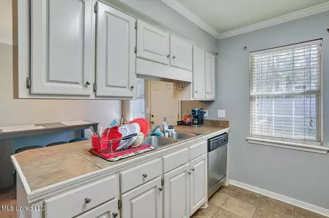 Kitchen - 156 Cedar Spring Cir, Pearl, MS 39208 photo 2 of 3