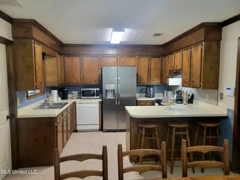 Kitchen - 401 Hawthorne Dr, Madison, MS 39110 photo 1 of 3