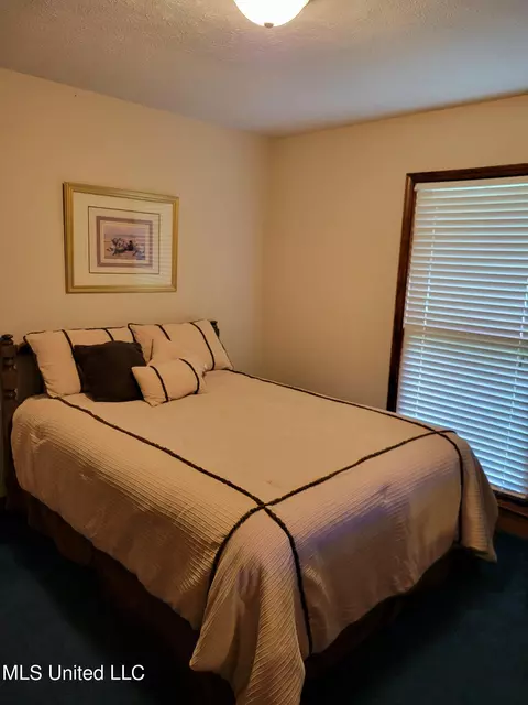 Bedroom - 401 Hawthorne Dr, Madison, MS 39110 photo 2 of 3