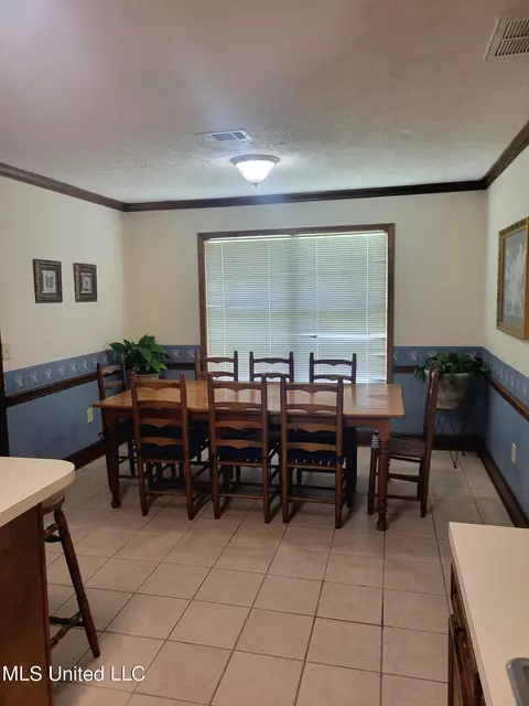 Dining - 401 Hawthorne Dr, Madison, MS 39110 photo 1 of 1